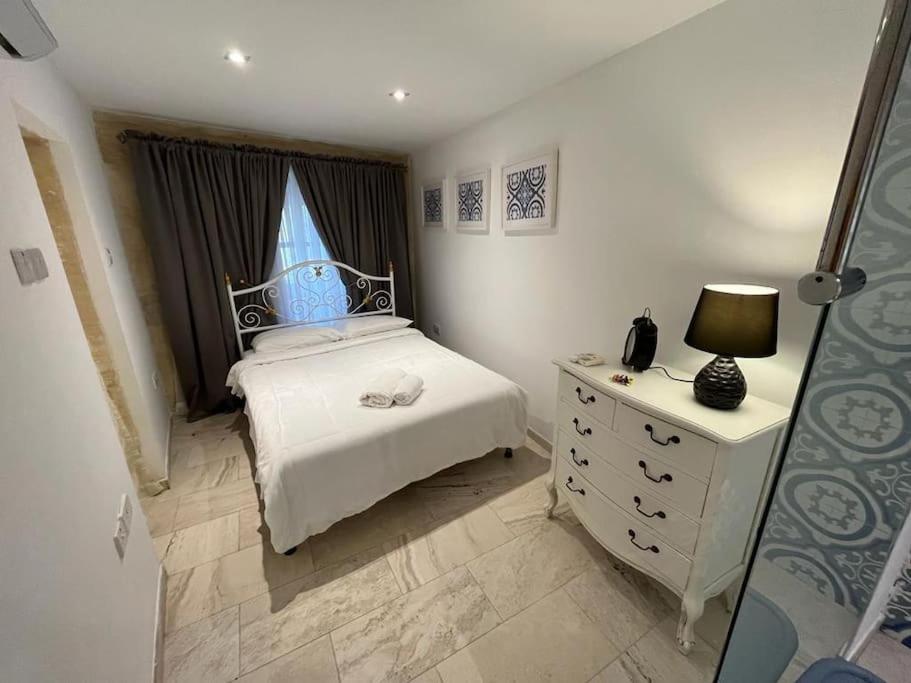 Żabbar Charming 200 Year Old Cottage With Yard מראה חיצוני תמונה