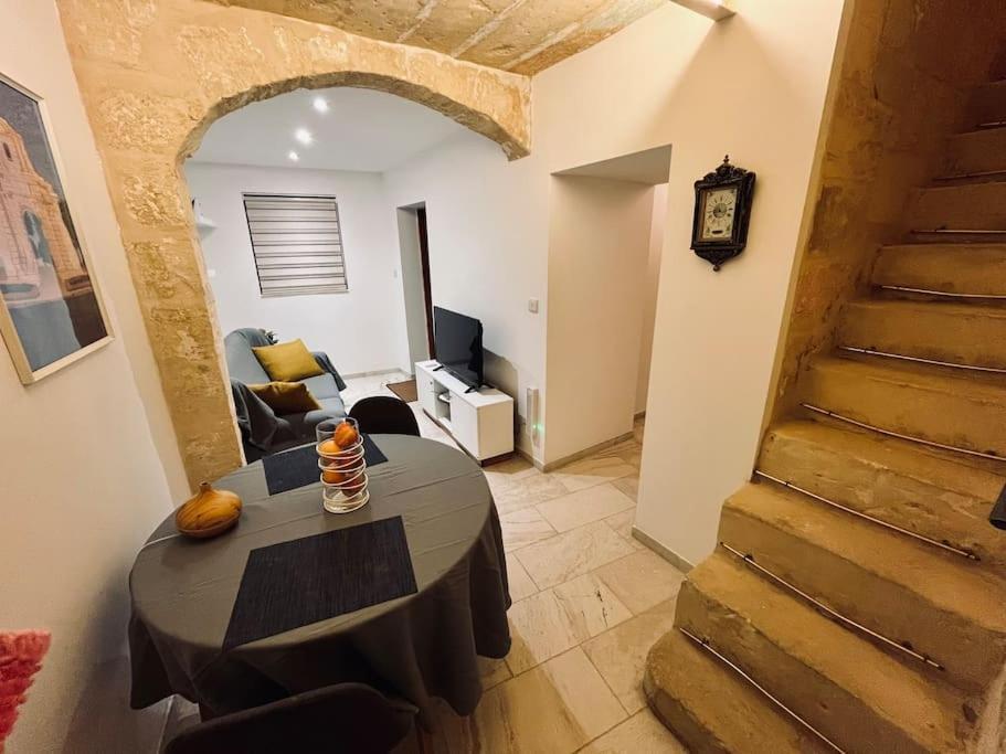 Żabbar Charming 200 Year Old Cottage With Yard מראה חיצוני תמונה