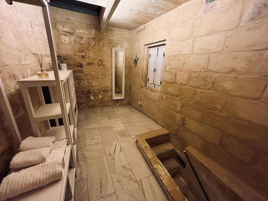 Żabbar Charming 200 Year Old Cottage With Yard מראה חיצוני תמונה