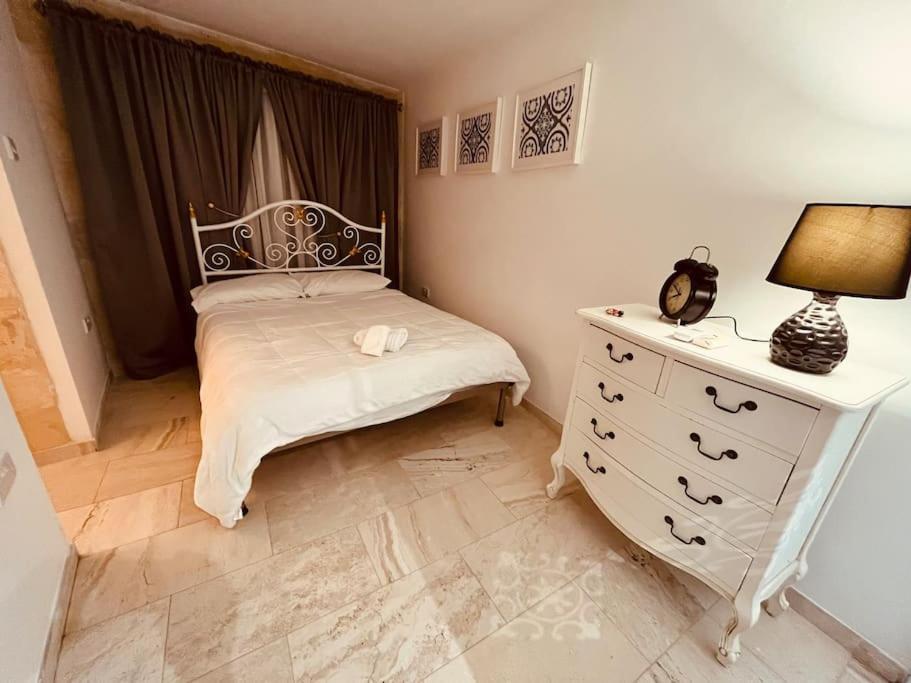 Żabbar Charming 200 Year Old Cottage With Yard מראה חיצוני תמונה